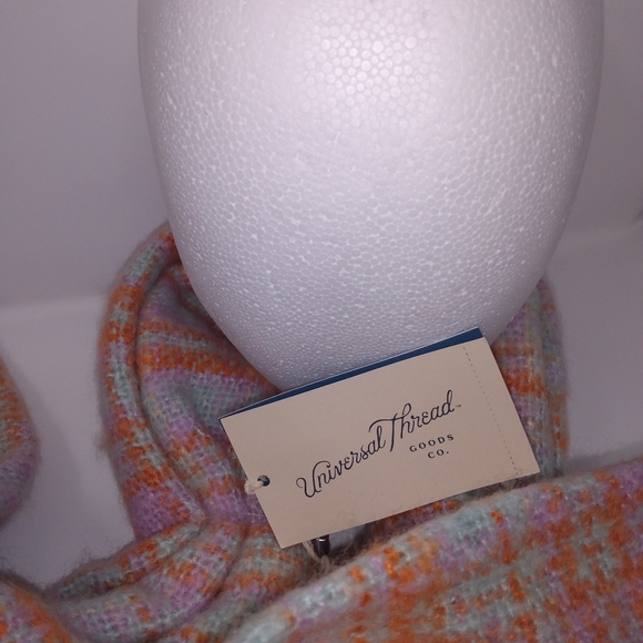 Universal threads quilted scarf - Picture 2 of 3